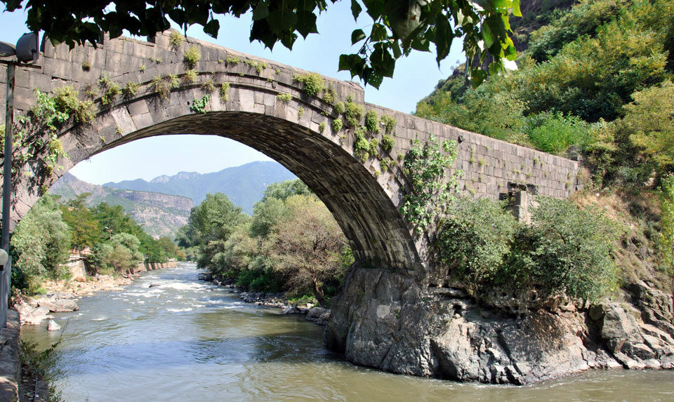 Старый мост Санаина