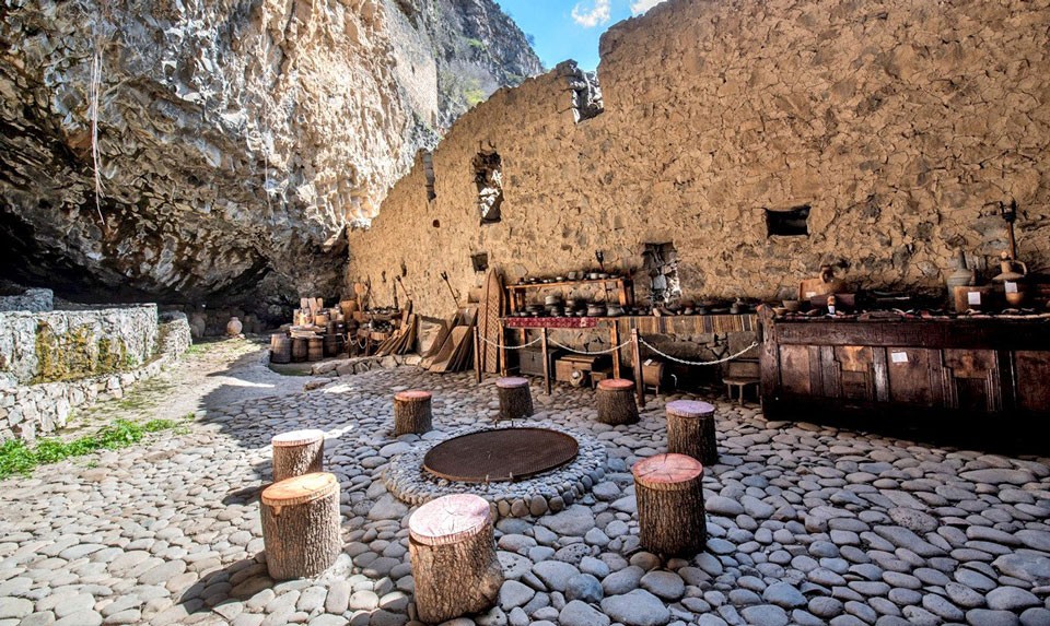 Cave-Fortress Complex “Zarni-Parni”