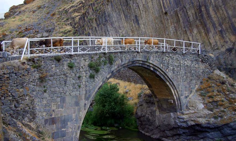 Melik Tangi Bridge