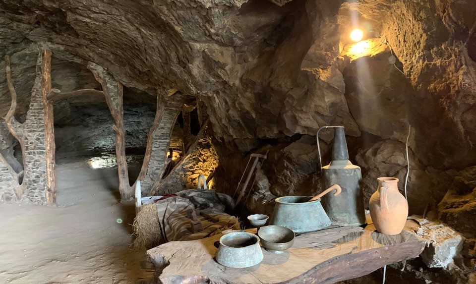 Пещера-музей и ресторан “Мендз Эр”