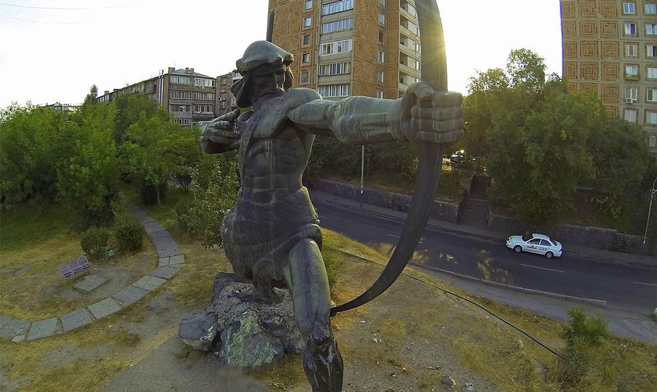Памятник Айку Наxапету