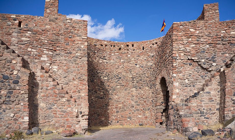 Dashtadem Castle