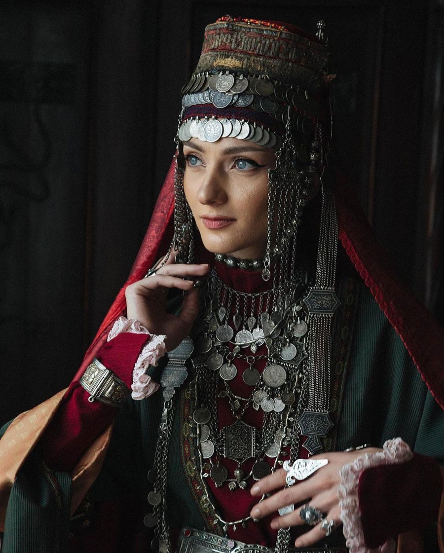 Aрмянский женский Тараз