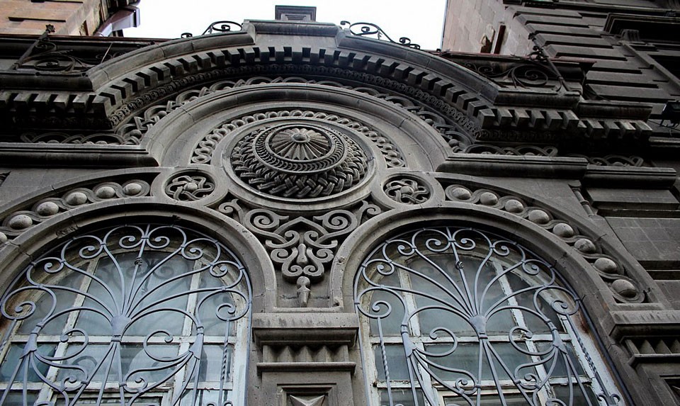 32 Hanrapetutyan Street In Yerevan